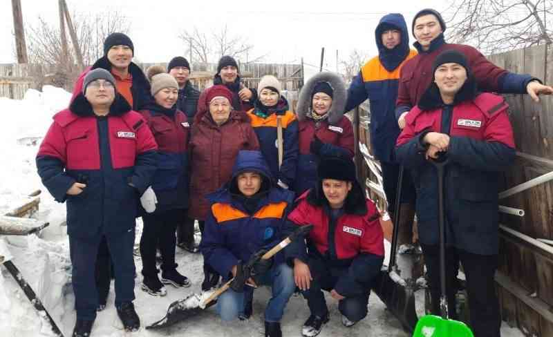 Молодые энергетики поддержали челлендж по уборке снега