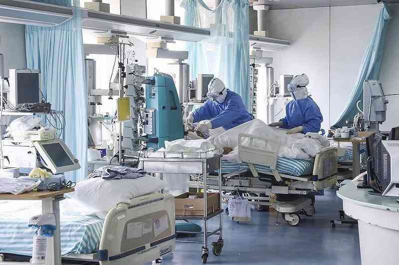 В Ухане от коронавируса умер глава госпиталя