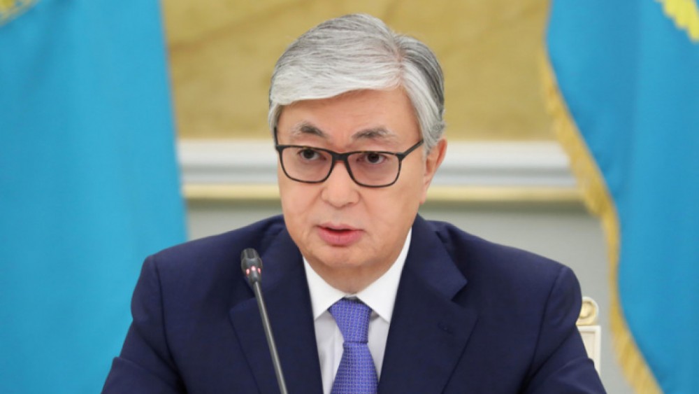 Токаев рекомендовал перевести казахстанцев на удаленную работу