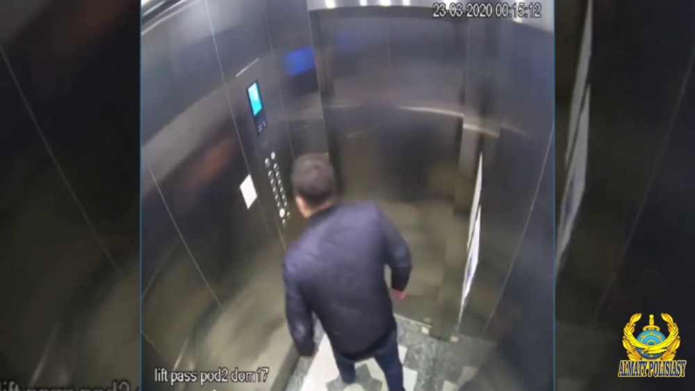 На 15 суток арестовали мужчину, плюнувшего на кнопки лифта (Видео)