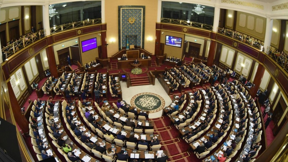 Обязательная квота для женщин и молодежи в партийных списках закреплена законодательно