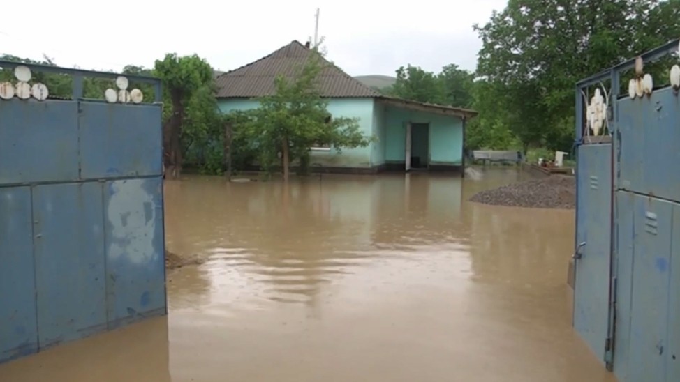 Несколько поселков затопило в Туркестанской области, а в Шымкенте – микрорайон