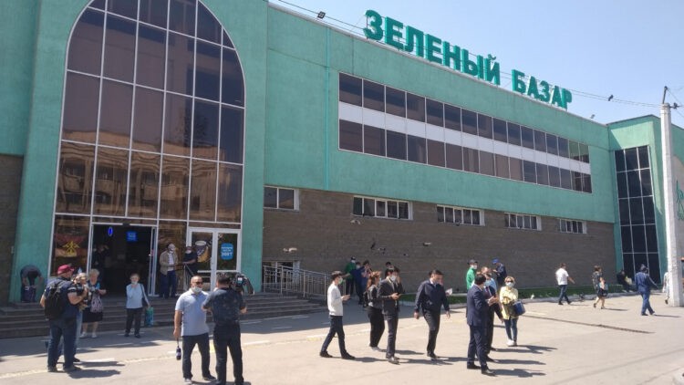 Зелёный базар в Алматы закроют на карантин