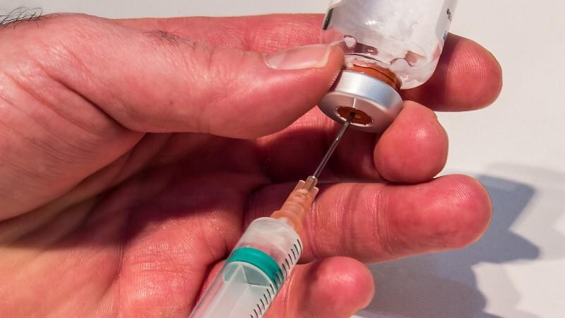 Для кого опасен «прорывной» препарат от коронавируса, рассказали врачи