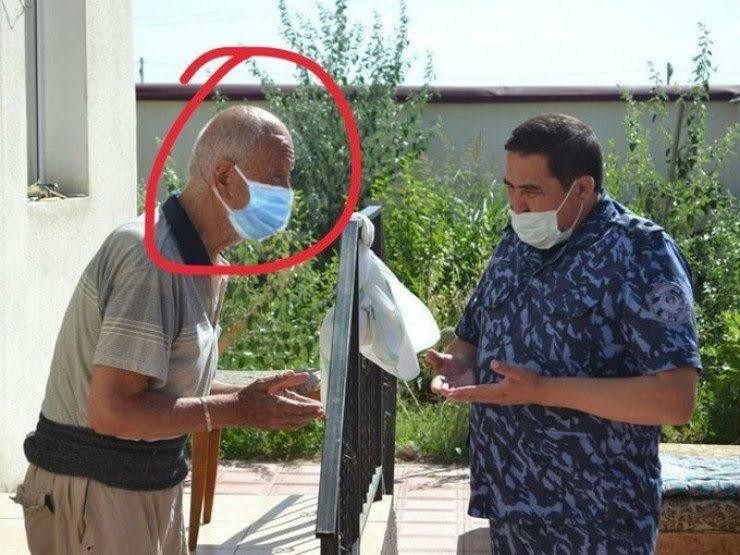 Милиция Узбекистана нарисовала маски на фото с сотрудниками