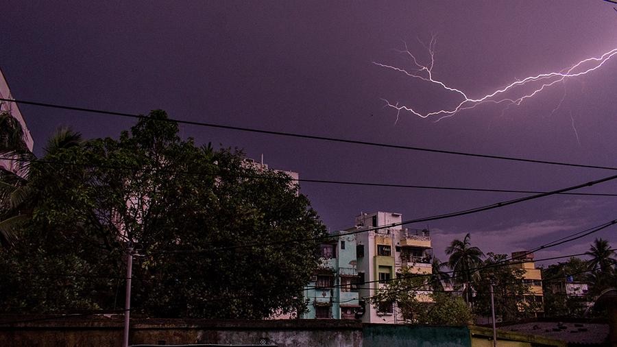 Более ста человек за один день погибли от ударов молнии в Индии