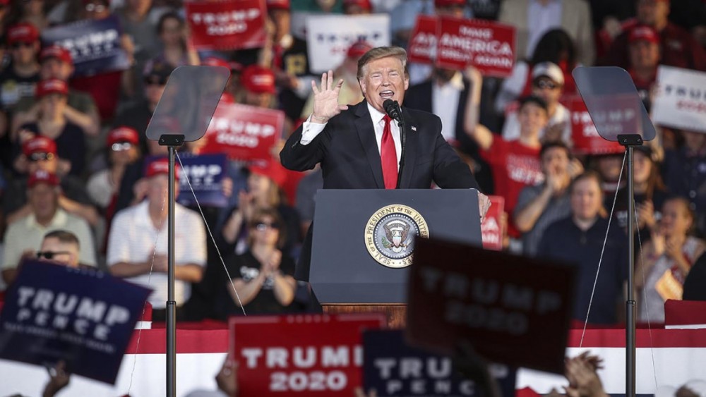 Трамп намерен возобновить свои предвыборные митинги, несмотря на пандемию