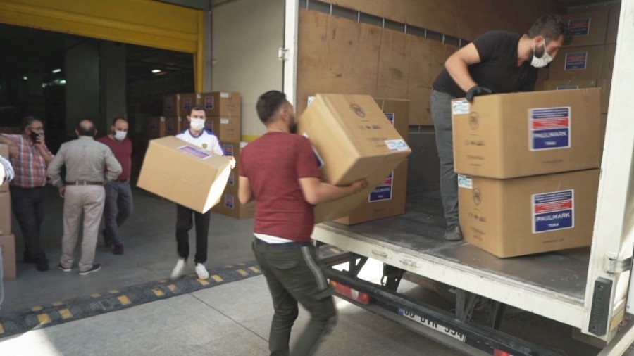 Около полутора тонн гуманитарной помощи прибыло в Казахстан из Турции