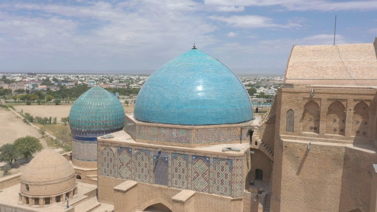 Самый знаменитый мавзолей Казахстана получил обновленные купола   