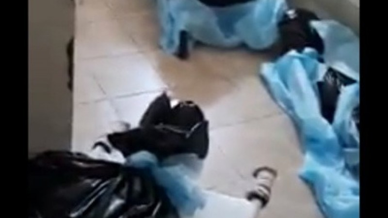 Лежащие на полу трупы в мешках сняла на видео сотрудник морга в ЗКО