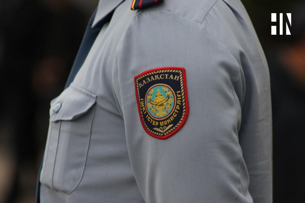 Әріптесіне қол көтерген полиция бөлімінің басшысы жұмыстан кетті   