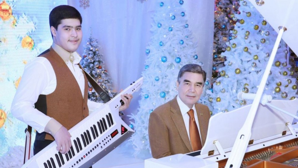 Внука президента Туркменистана наградили $1000 за вклад в культуру