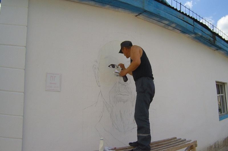 Портрет Абая высотой три метра нарисовал осужденный в СКО