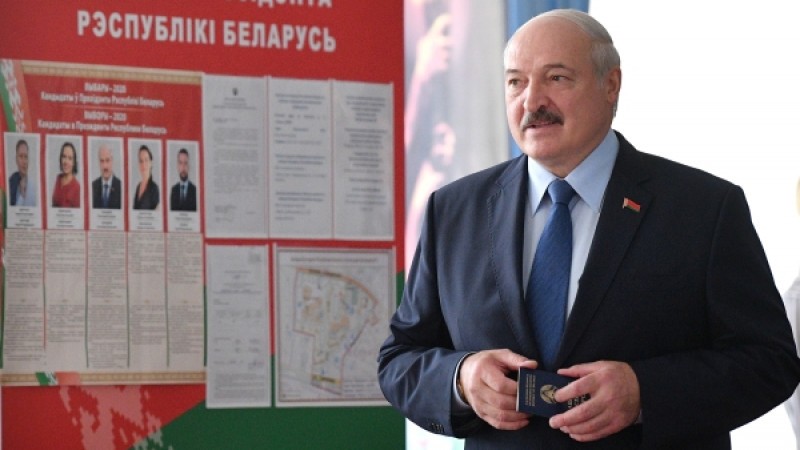 СМИ: Лукашенко готовит срочное обращение к народу