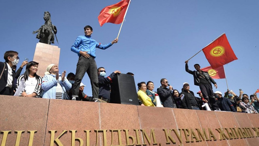 Протестующие выбрали нового «мэра» Бишкека