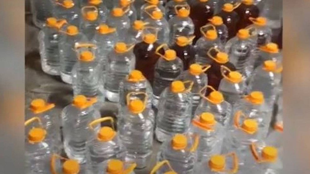 Семь тонн спирта обнаружили в подпольном цехе