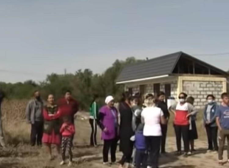 «Живем, как в каменном веке»: сельчане Алматинской области устроили митинг