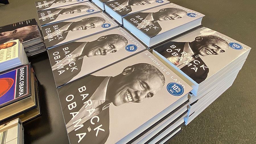Книга Обамы установила рекорд в первый день продаж