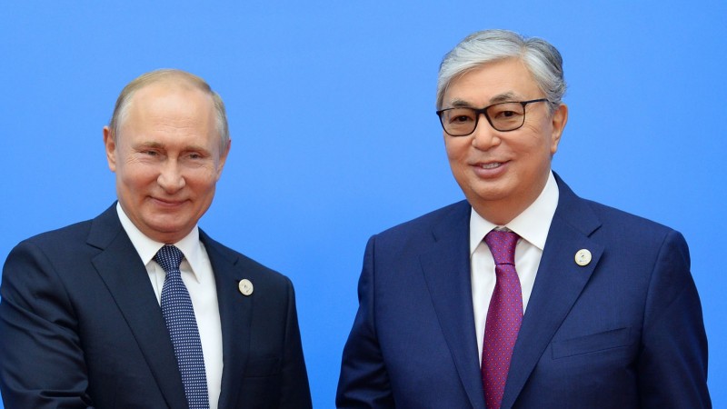 Путин поздравил Назарбаева и Токаева