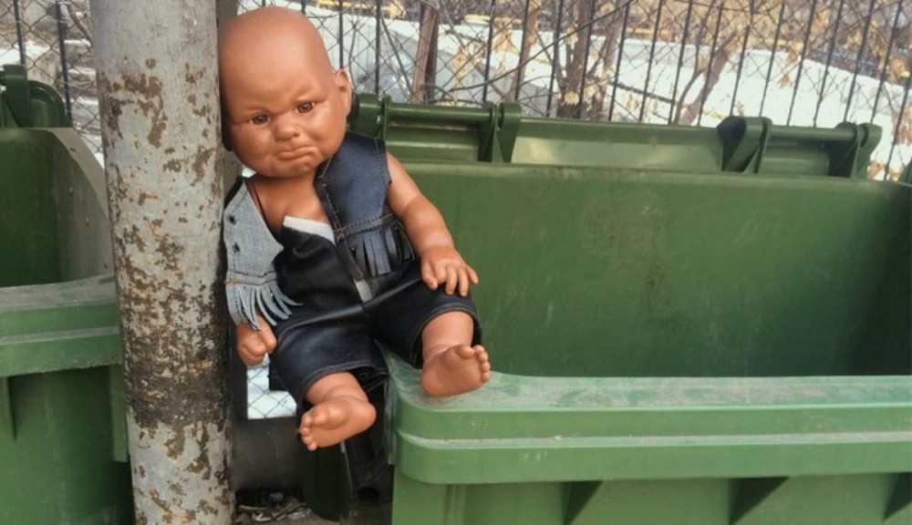 Многодетная мать бросила новорожденного в мусорку в Атырауской области