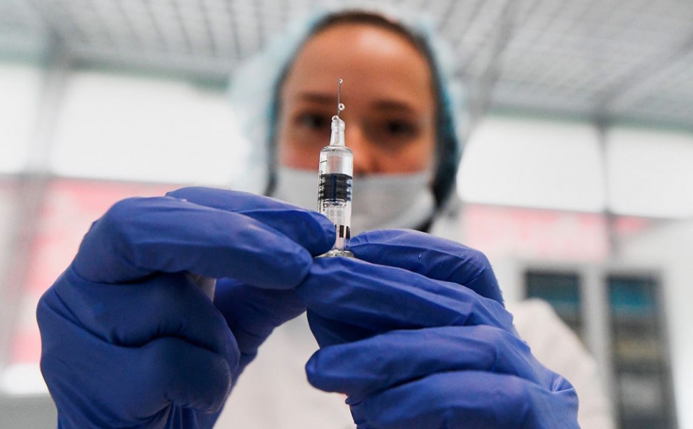 Россиян начали массово вакцинировать от коронавируса   