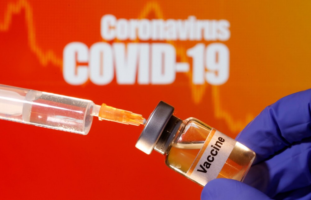 Людям придется вакцинироваться от коронавируса ежегодно – глава J&J