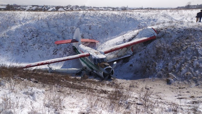 Появились фото с места вынужденной посадки Ан-2 в Алматинской области
