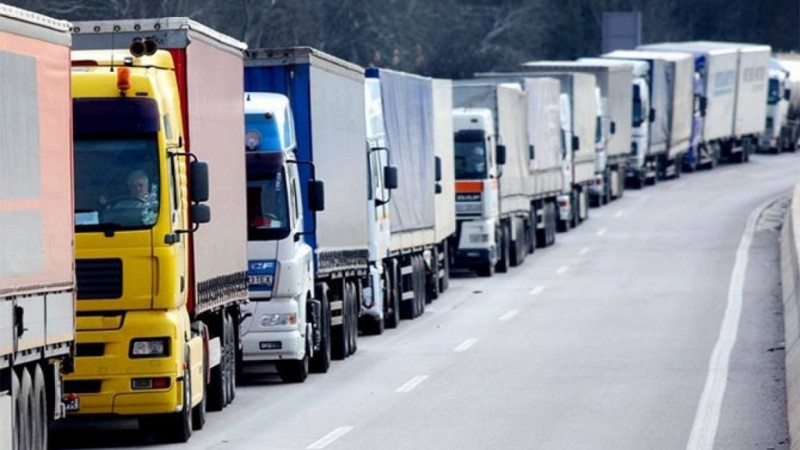 Ограничить движение грузовиков хотят в Алматы   