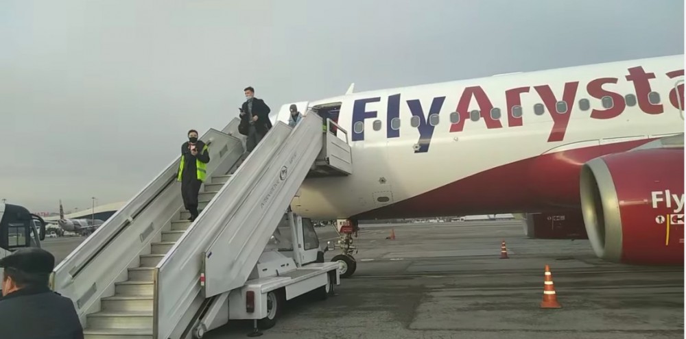Самолет FlyArystan экстренно сел в Алматы   