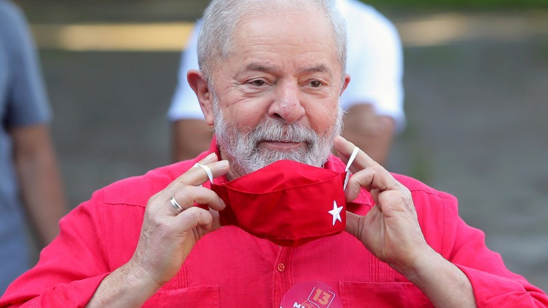 Экс-президенту Бразилии отменили обвинения в коррупции   