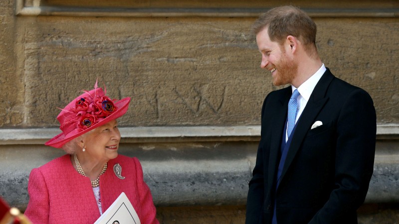 Елизавета II обсудит с принцем Гарри последствия скандального интервью   