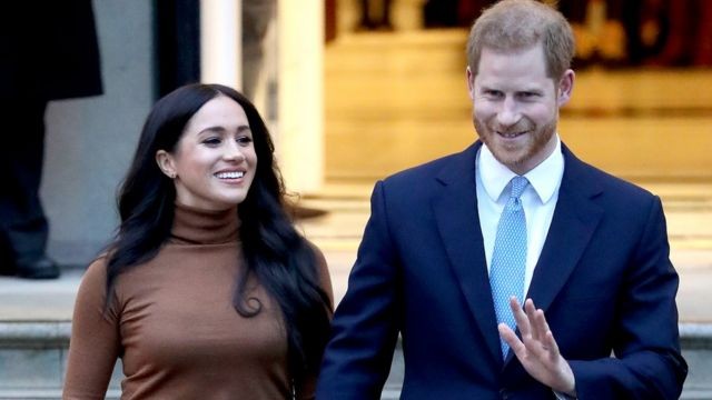    Эксперт: Принца Гарри и Меган Маркл хотят исключить из королевской семьи   