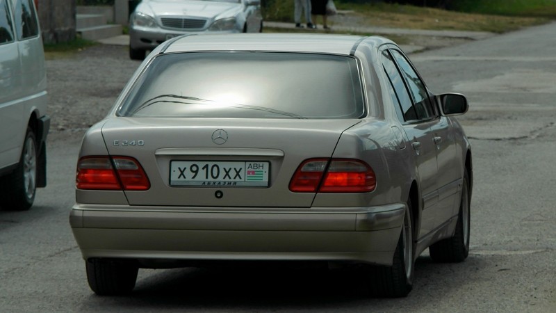 Казахстанцы скупают незаконные авто из Абхазии   
