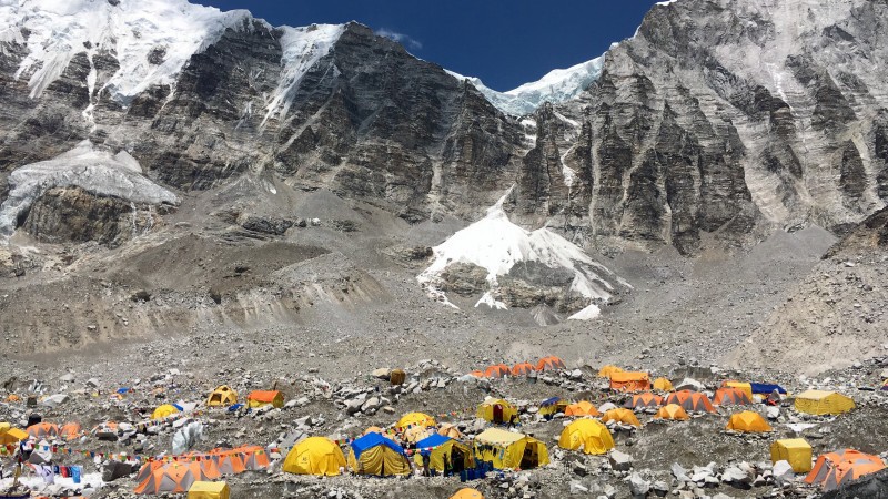 Китай запретил подниматься на Эверест