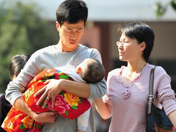 В Китае семьям официально разрешили заводить троих детей