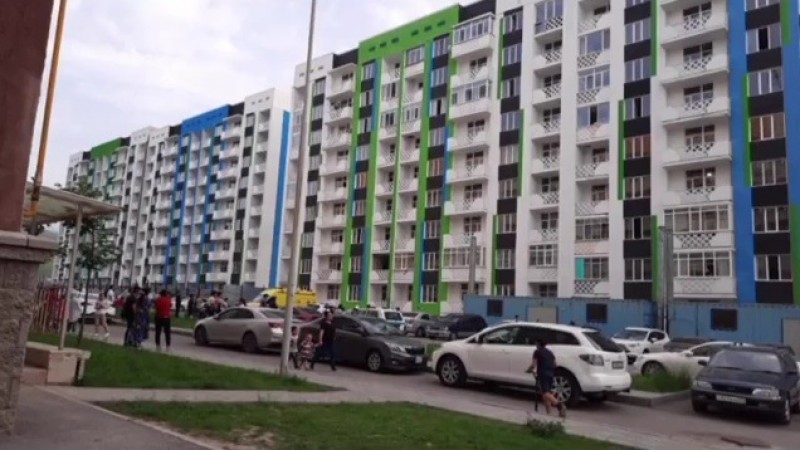 Мальчик погиб, играя на крыше 9-этажного дома в Алматинской области   