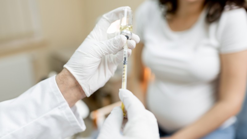 Беременным разрешили вакцинироваться «Спутником V»