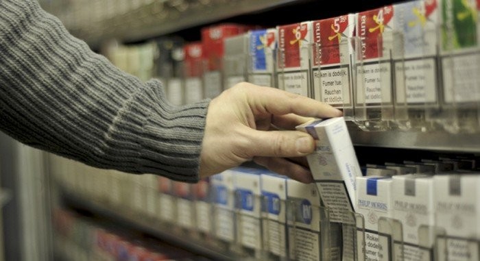С 1 июля будет запрещено выкладывать сигареты на витрины в магазинах