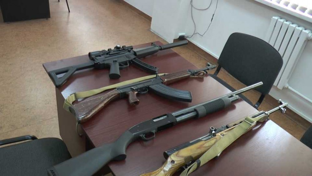Казахстанцы получили 54 млн тенге за добровольную сдачу оружия   
