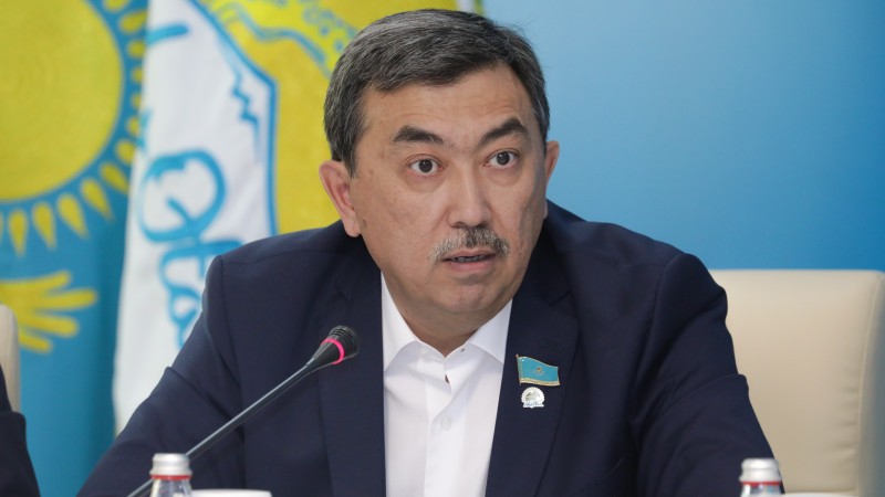 Арман Кожахметов избран председателем комитета Мажилиса   