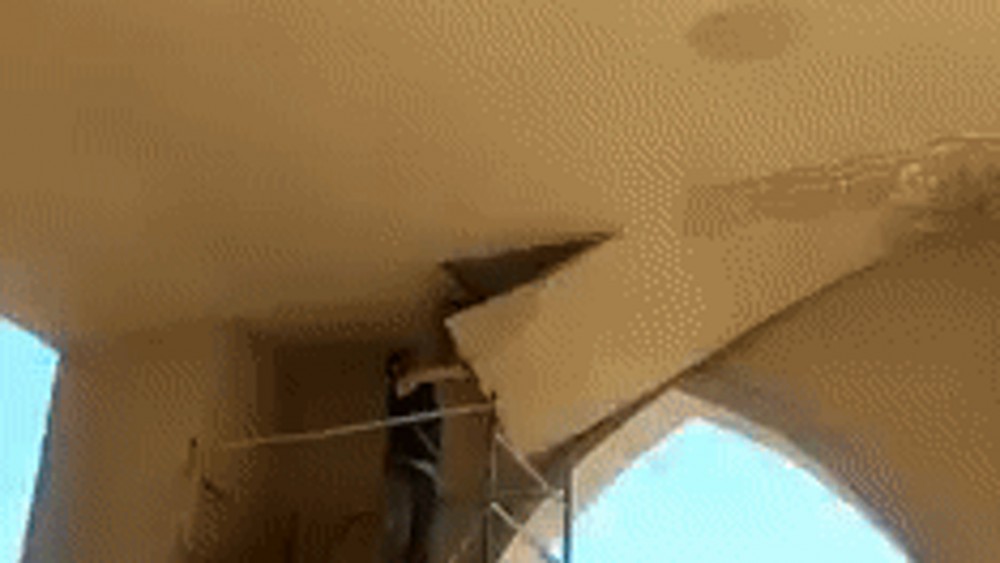 Видео падающего в «Керуен-сарае» потолка прокомментировали в акимате   