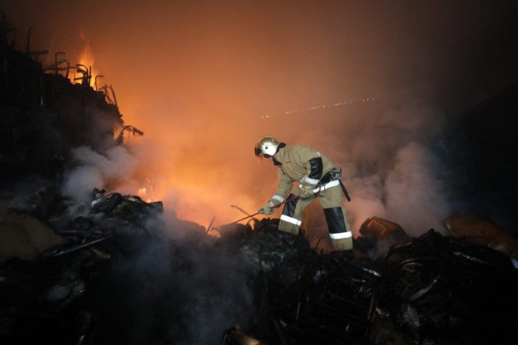 Авиацию привлекли для тушения крупного пожара в Алматы