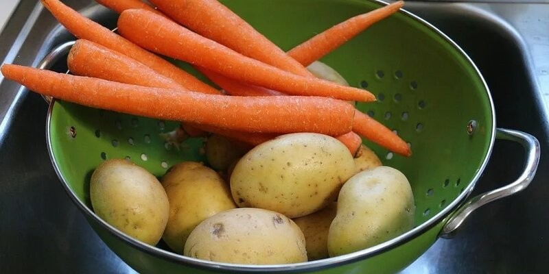 Султанов спрогнозировал: когда подешевеют морковь и картофель.   