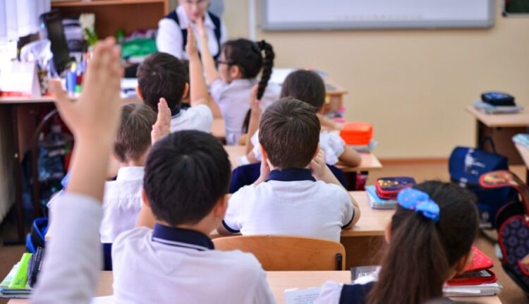 В казахстанских школах предложили изменить расписание   