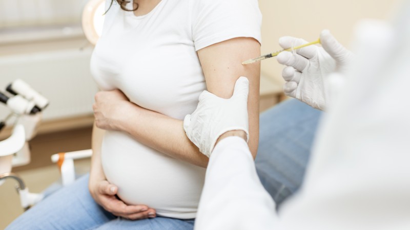 Младенцы получают антитела от вакцинированных матерей   
