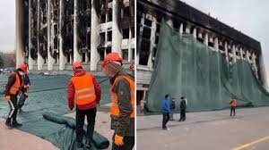 Алматинцы возмущены спешкой в восстановлении разрушенного при погромах акимата